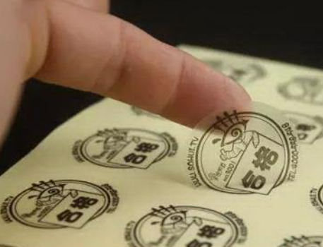 標(biāo)簽?zāi)Ｇ泻蟪霈F(xiàn)邊緣掉墨，裁切卷曲，標(biāo)簽粘連，怎么解決？