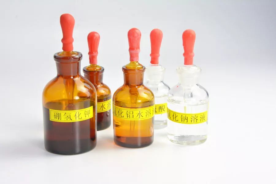 標(biāo)簽應(yīng)用無處不在，化學(xué)實(shí)驗(yàn)室不干膠標(biāo)簽的運(yùn)用