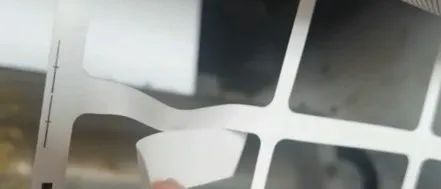 盛夏挑戰(zhàn):溫濕度波動下的不干膠標簽問題與解決之道